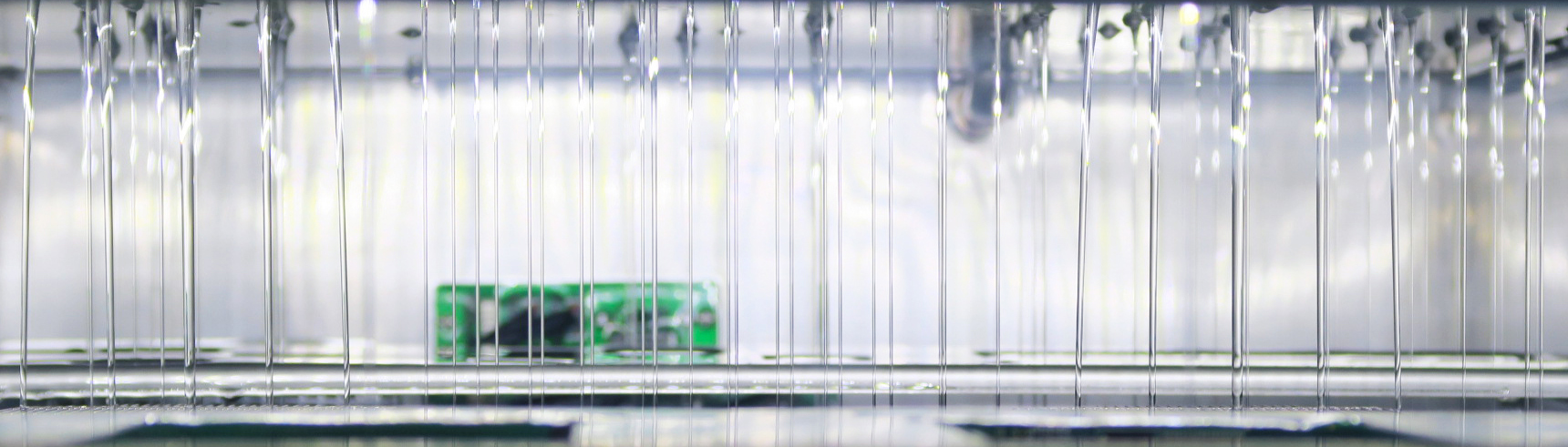 瀑布流 - 合一液冷發(fā)布天人系列噴淋液冷機(jī)柜 - 冷卻能力200kW每柜